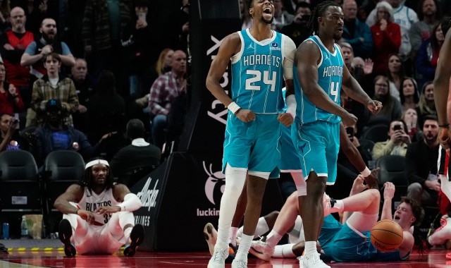 开云官网-米勒23+9阿夫迪亚22+7 黄蜂客场险胜开拓者