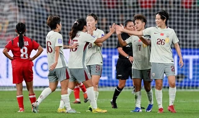 中国女足首战“有惊无险”开门红，一场让人不敢乐观的胜利|孟加拉国队|张睿|米利西奇|中央海岸水手|女足亚洲杯_新浪体育_新浪新闻