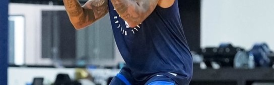 独行侠新援拉塞尔投入训练，官方发布多图展现季前备战状态